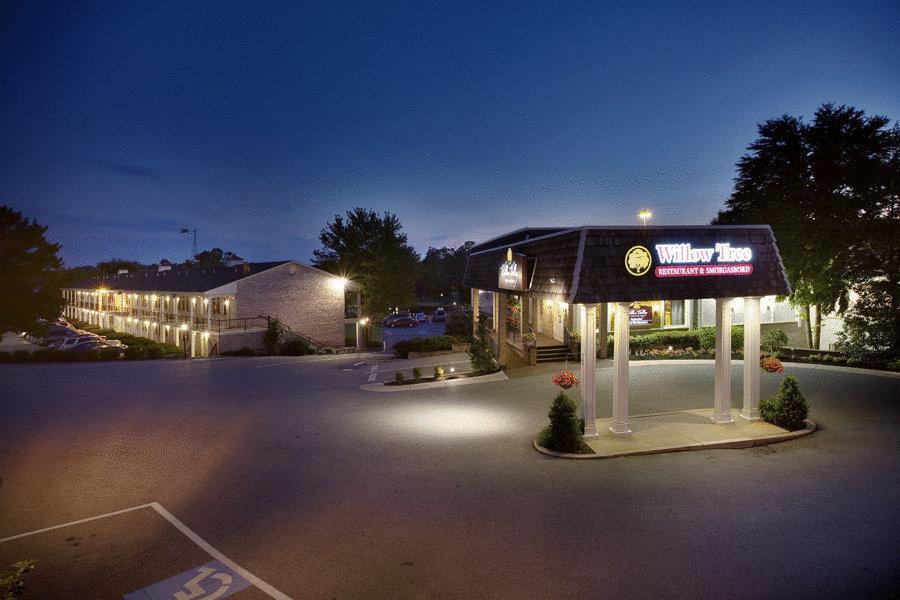 Willow Valley Inn And Suites Lancaster Bagian luar foto